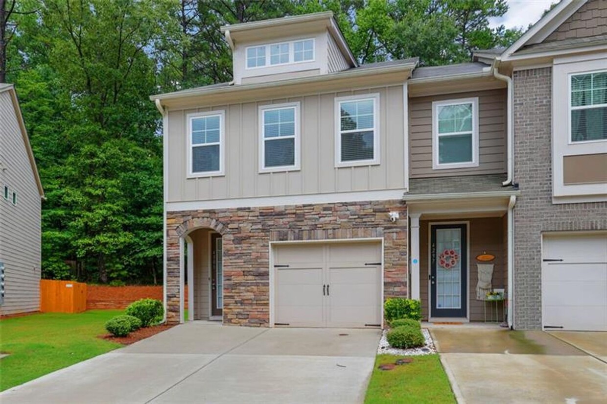 Primary Photo - Charming Decatur Townhome for Rent!