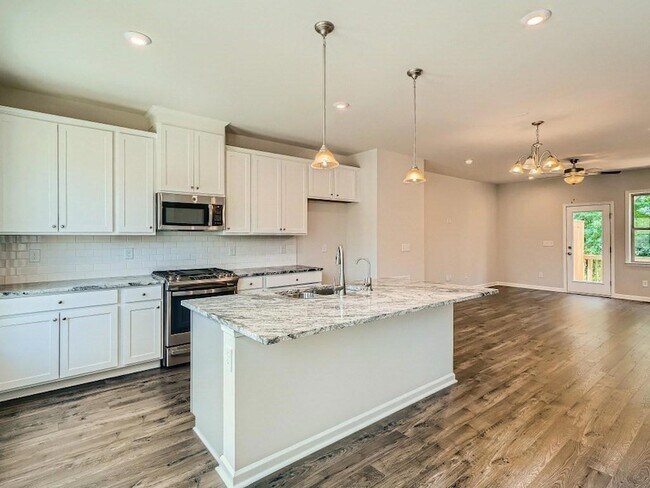 Foto del edificio - 3537 Hidden Valley Cir