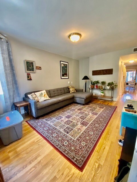 Living Room - 2726 W Wellington Ave