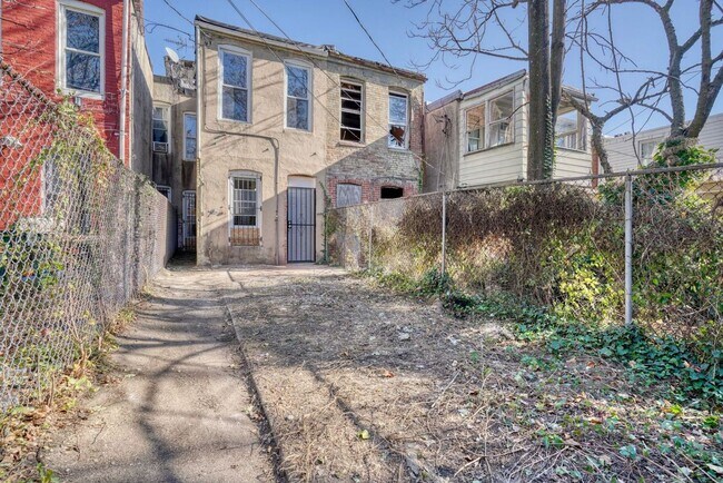 Building Photo - 1822 Appleton St