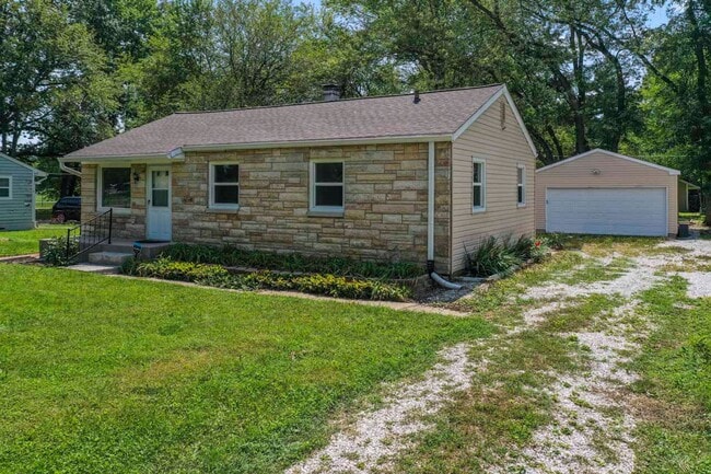 Photo - 1909 Mayfair Dr House