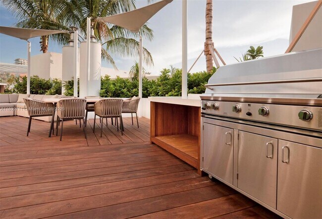 Foto del edificio - 2020 N Bayshore Dr