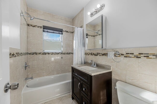 Building Photo - 1837 Wallace Ave