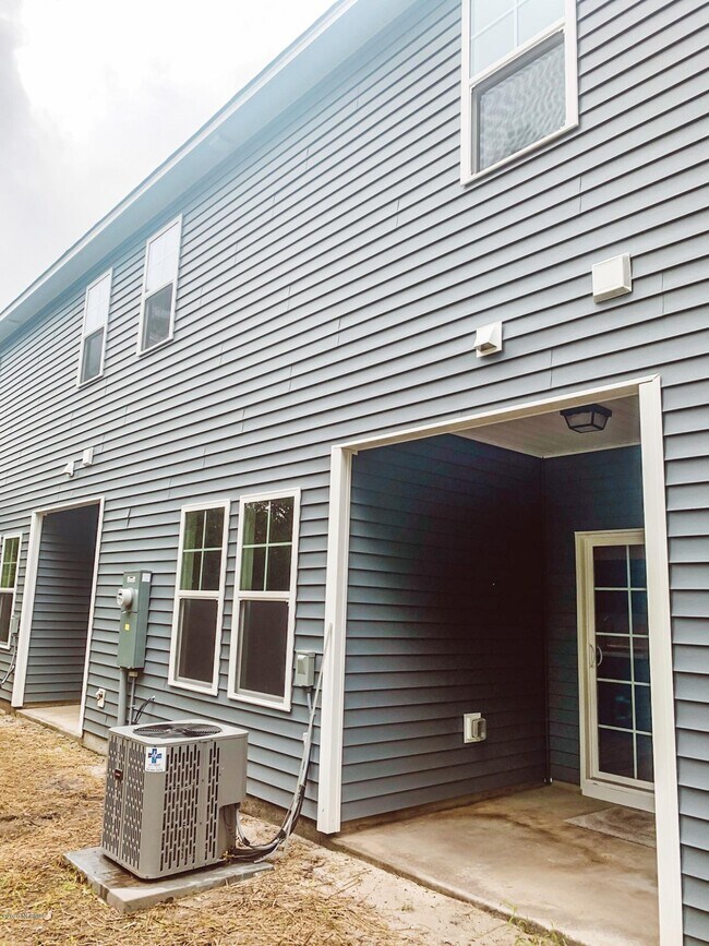 212 Hill Ln, Sneads Ferry, NC 28460 Townhouse for Rent in Sneads Ferry, NC