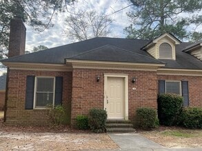 Building Photo - 31 Somerset Townhouse