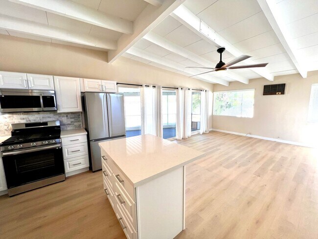 Foto del edificio - Long Term, Newly Renovated, Unfurnished w ...
