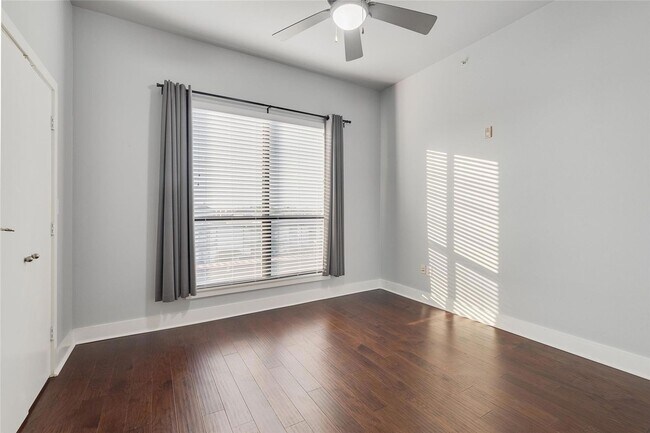 Foto del edificio - 4605 Cedar Springs Rd
