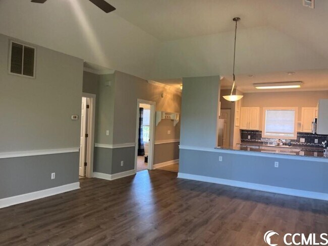 Building Photo - 4261 Hibiscus Dr