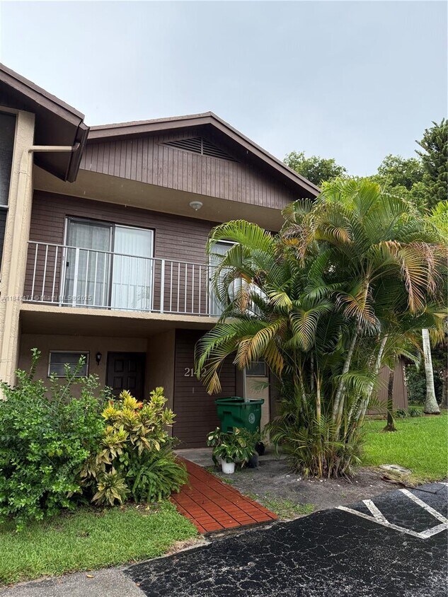 Foto principal - 2142 Nova Village Dr
