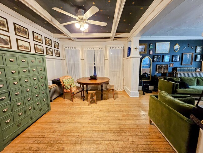 Foto del edificio - 2622 N Stowell Ave