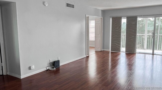 Building Photo - 3050 N Palm Aire Dr