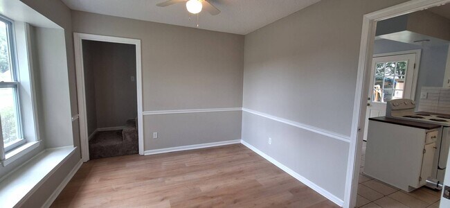 Foto del edificio - Newly Renovated 4 bedroom 2 bathroom home ...