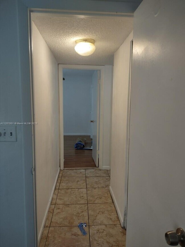 Building Photo - 11925 NE 2nd Ave  B216 North Miami Fl 33161