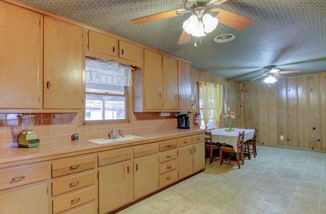 Building Photo - 2408 N 49th St