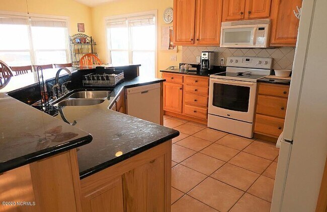 Foto del edificio - 345 E 1st St