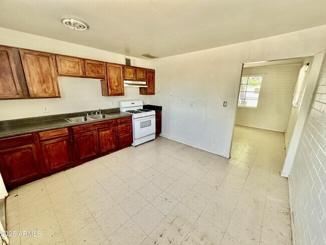 Foto del edificio - 4832 S 37th Ave
