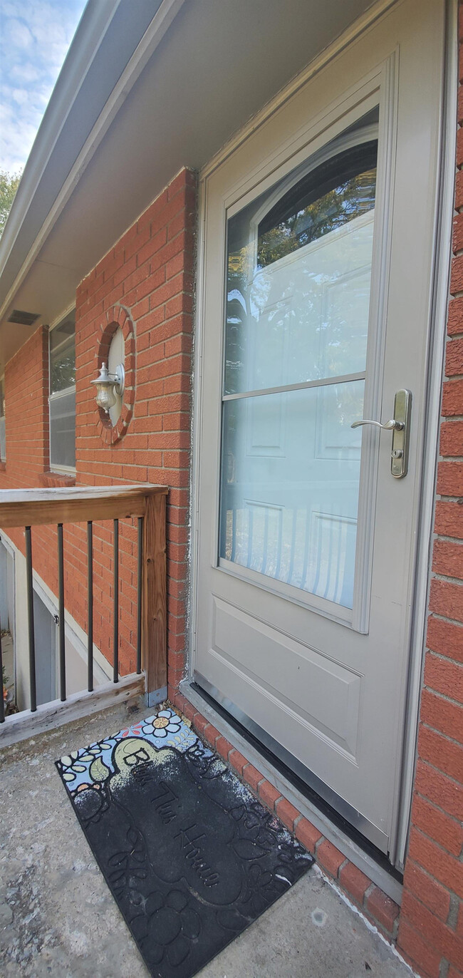 Building Photo - 2 Bedroom Duplex for Rent!
