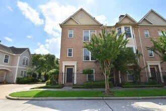 Building Photo - 1706 Dennis St