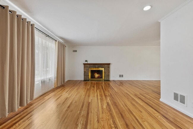 Foto del edificio - 15 Bonnie Meadow Rd