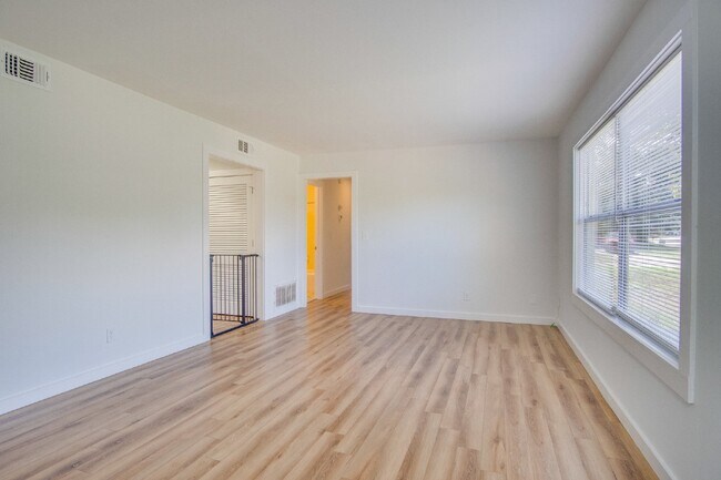 Foto del edificio - Centrally Located Pensacola 3BR/2BA Home Near Cordova Mall, Pensacola International Airport, Hosp...