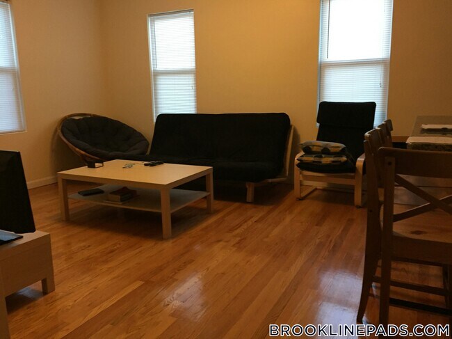 Building Photo - 5 Smythe St