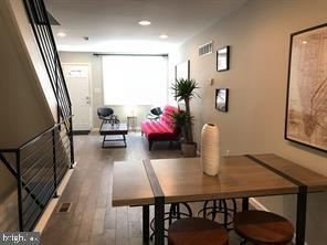 Foto del edificio - 743 Clymer St