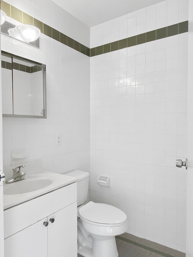 Foto del edificio - 107 E 102nd St