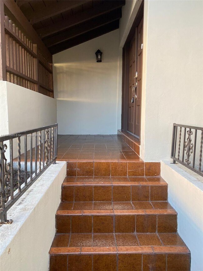 Building Photo - 8858 Harding Ave