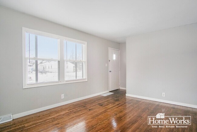 Building Photo - 4010 Bonfield Pl