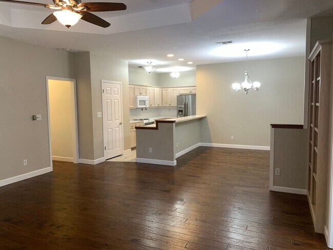 Foto del edificio - 3/2/2 Garden Style House Close to Landa Pa...