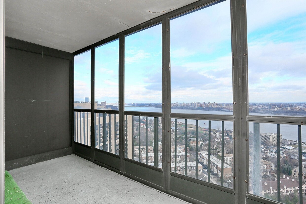 Foto principal - 300 Winston Dr