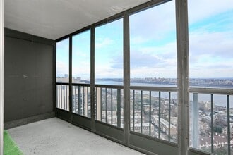 Building Photo - 300 Winston Dr