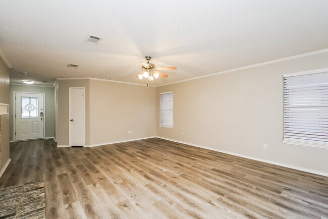 Building Photo - 5301 Royal Burgess Dr