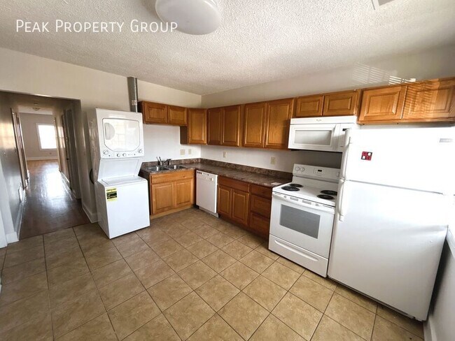 Building Photo - 1378 1/2 Indianola Avenue-