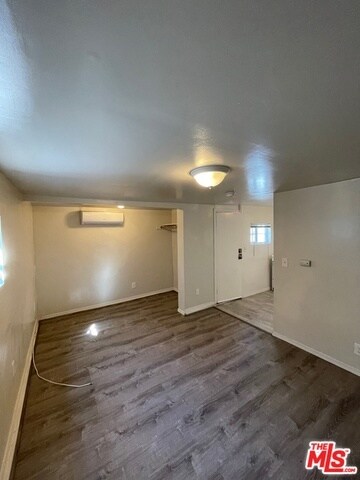 Foto del edificio - 3423 1/2 Walton Ave