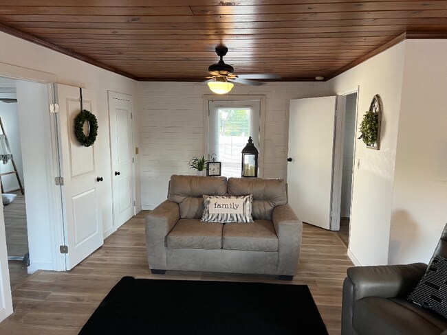 Foto del edificio - 33574 Washington Dr