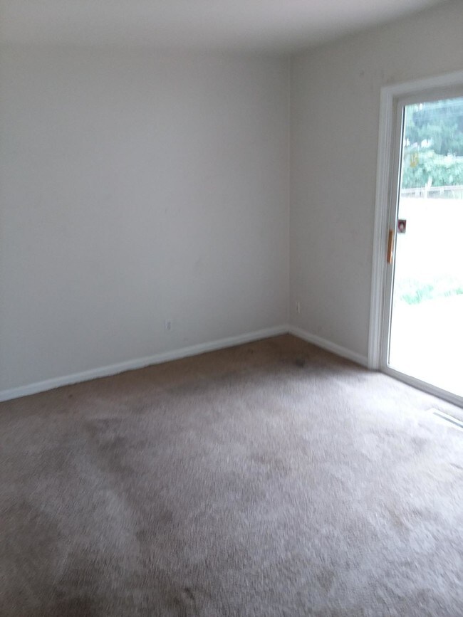 Foto del edificio - 3728 Clearwater Dr