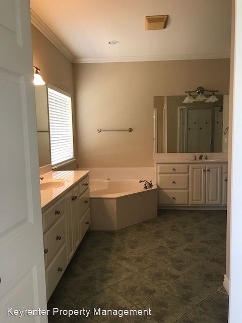 Foto del edificio - 4 br, 4 bath House - 7813 E Commercial Street