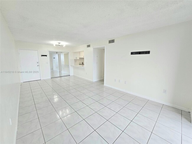 Foto del edificio - 8231 NW 8th St