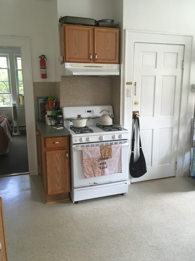 KITCHEN - 32 Grant St
