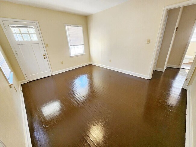 Foto del edificio - 1200 W Lincoln Ave