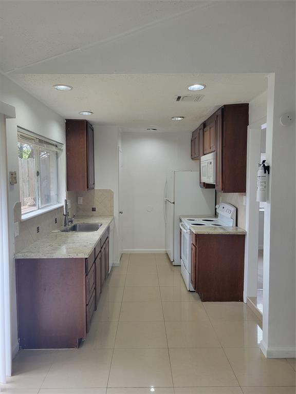 Foto del edificio - 727 Doncrest St