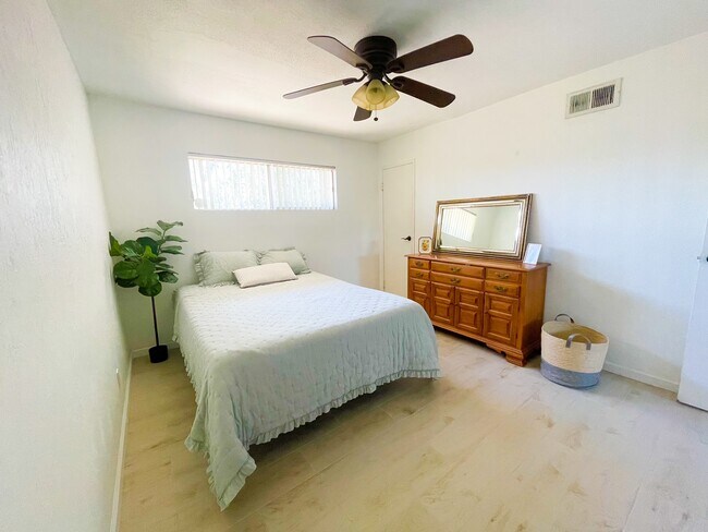 Foto del edificio - 74701 Merle Dr
