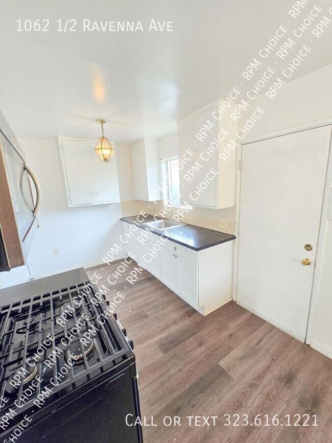 Foto del edificio - 1062 1/2 Ravenna Ave-