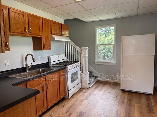 Foto del edificio - 1749 N Milton Ave