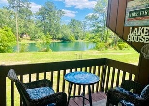 Building Photo - 108 Lakeside Villla