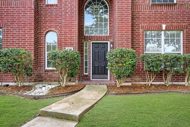 Building Photo - 1006 Hidden Creek Dr