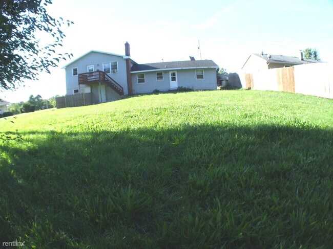 Foto del edificio - 2 br, 1 bath Duplex - 1985 52nd St SE