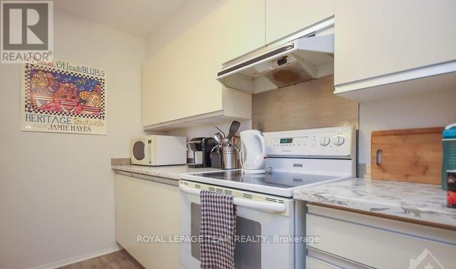 Building Photo - 270 Brittany Dr
