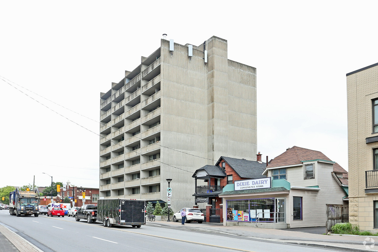Building Photo - Le Marquis